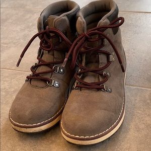 Gap little boy grey high-top boots w/red laces